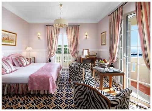 hotel-belle-rive-france-provence-alpes-cote-d-azur-hoosta-magazine-room