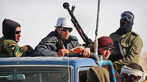 Des insurgés opposés au régime de Kadhafi, à Ras Lanouf.