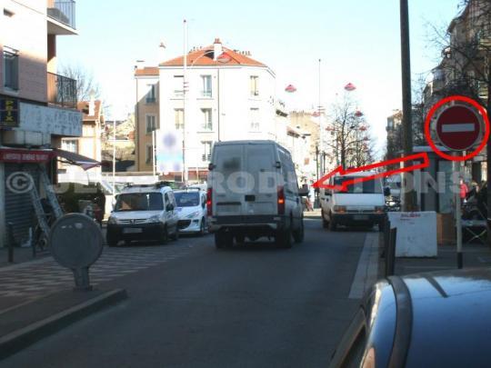 Noisy-le-Sec, 7 mars 2011 vers 12h30 : Un commerçant en infraction circule en sens interdit
