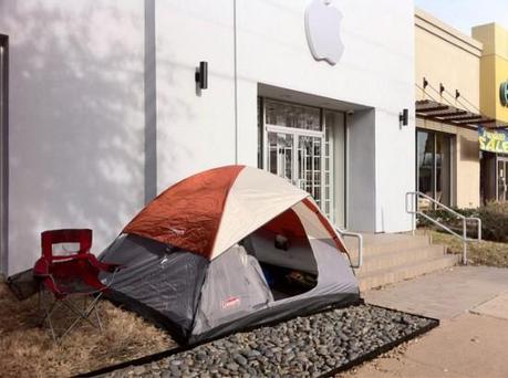 iPad 2 : Un fan campe déjà devant un Apple Store…