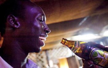 Le Sud-Soudan prépare son indépendance avec de la bière.