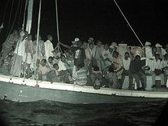 immigres-hordes-barbares-traversant-la-mediterranee.1299722499.jpg