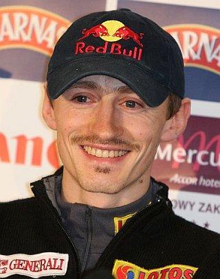 http://www.skijumping.pl/newsy/zdjecia/midi/malysz_konf_ps_07_04-03-2007.jpg