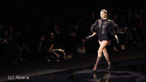 Kate Moss au défilé Vuitton ... retour fracassant pour la ''brindille'' (vidéo et photos)