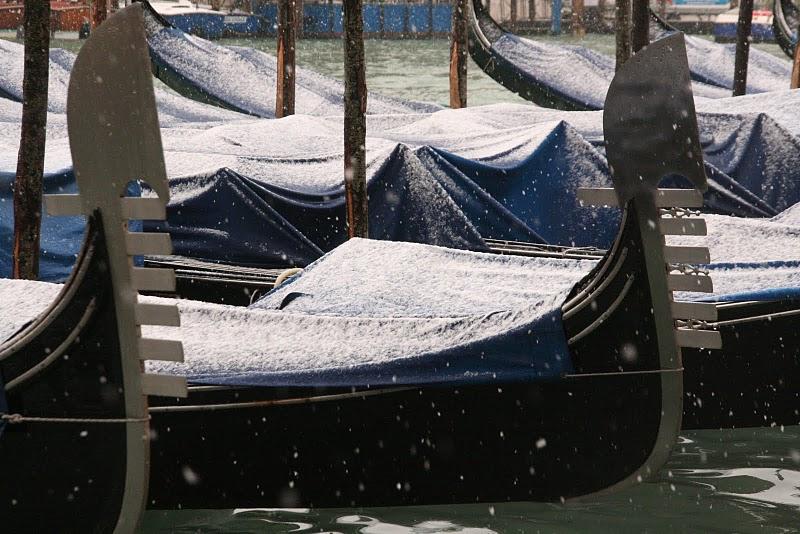 PAROLES, PAROLES, PAROLES...