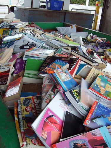 poubelle de livres