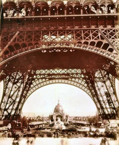 La tour à l'exposition de 1889 hauteur.jpg