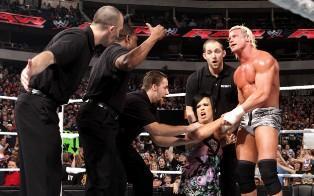 Dolph Ziggler et Vickie Guerrero implorant les officiels de Raw
