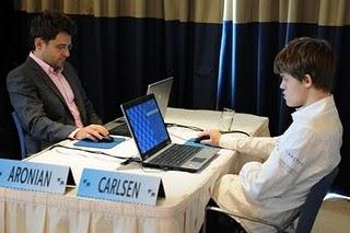 Echecs à Monaco : la ronde 3 à l'aveugle - Levon Aronian et Magnus Carlsen ont annulé sur une ouest-indienne