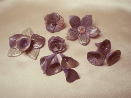 Lot de  rose, arums, orchidée, ’liseron’ ...en fimo violet beige mordoré  pour création