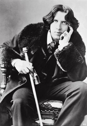 http://www.questmachine.org/encyclopedie/illustrations/illustrations_articles/Oscar_Wilde_photo1290333547.jpg