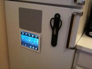 Fixer son iPad 2 sur son frigo