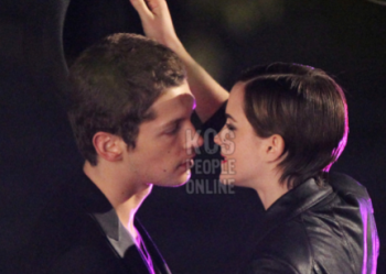 Emma Watson à Paris pour le parfum Trésor Midnight Rose