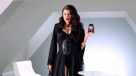 Fergie ... Nouvelle égérie de la marque Dr.Pepper (vidéo)