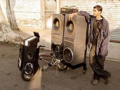 L'imagination entoure le monde.