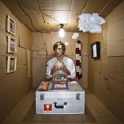 L'imagination entoure le monde.