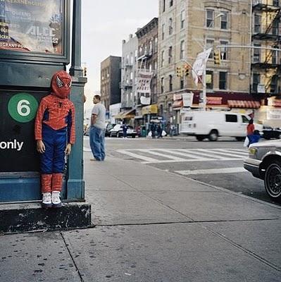 L'imagination entoure le monde.