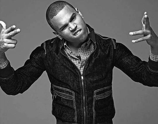 Chris Brown montre ses fesses pour le magazine GQ Italien