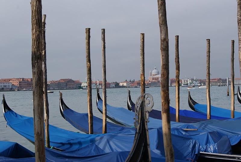 Il vaut mieux tourner la tête vers le bassin de Saint-Marc...
