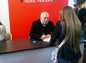 Premières photos auteurs dédicace samedi Salon Livre Paris 2011
