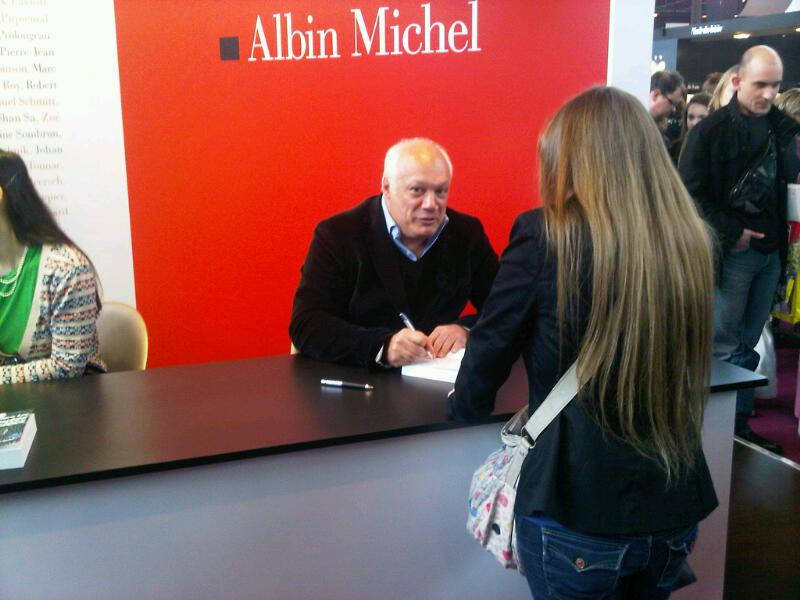 Premières photos des auteurs en dédicace ce samedi au Salon du Livre de Paris 2011