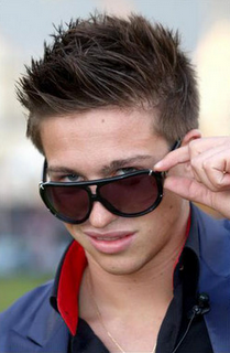 Mickaël Vendetta ne perd pas le Nord et profite de Carré Viiip pour vendre ses tee-shirts !