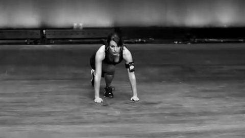 Lea Michelle ... Elle joue la sportive sexy pour Nike (vidéo)