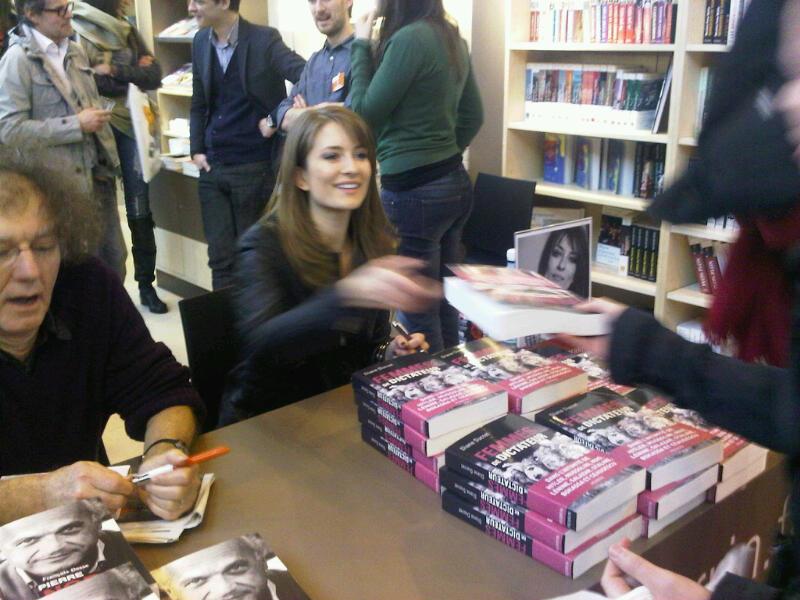 Diane Ducret, David Foenkinos, Nicolas Fargues Des photos de jeunes auteurs en dédicace au Salon du livre de Paris 2011