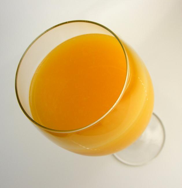 Cocktail vitalité à base de jus d’orange, carotte et céleri