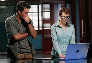 Hawaii Five 0 s01e19 : Ne Me'e Laua Na Paio http://static.tvguide.com/MediaBin/Content/110314/News/7_sun/110320HawaiiFive1.jpg