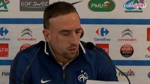 Franck Ribery ... VIDEO ... il lit un communiqué pour son retour en équipe de France