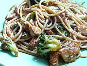 spaghettis-au-tempeh-et-brocolis.jpg