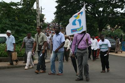 Manifestation des instituteurs dans les rues de Mamoudzou, chef lieu du département de Mayotte (c) E.Tusevo Diasamvu