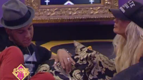 Carré Viiip ... VIDEO ... Kevin et Aurélie nouveau couple de la maison