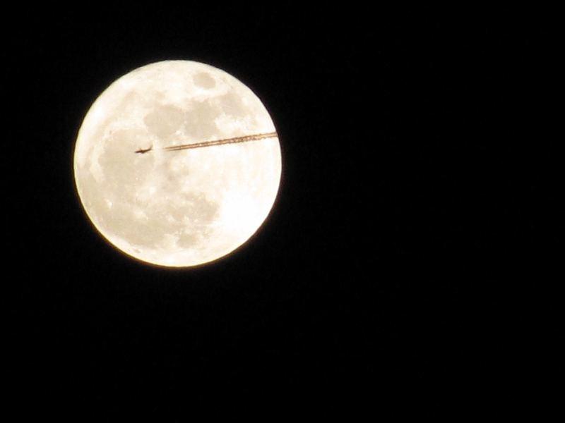Avion dans la lune
