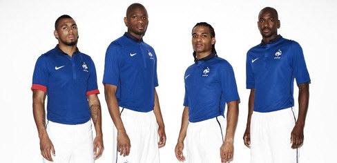 Pour le blanc et le rouge, il faudra attendre le short et les chaussettes.