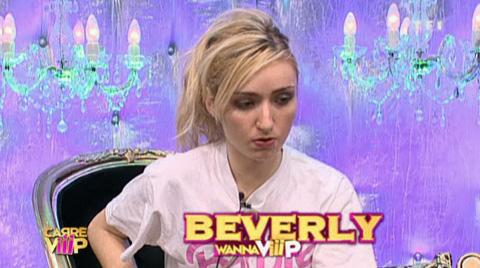 Carré Viiip.... la mère de Beverly pousse un gros coup de gueule