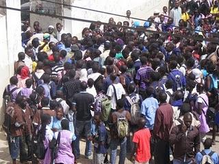Rufisque la route nationale barrée suite à une manifestation d’élèves  du lycée moderne