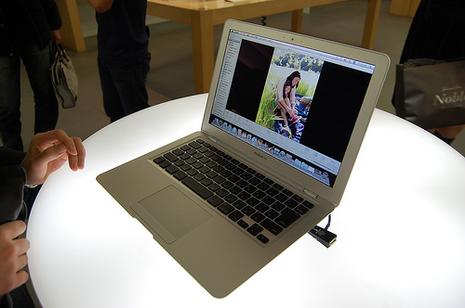 MacBook Air, Apple Store Shinsaibashi
