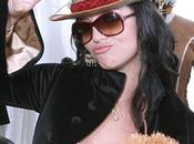 heures plus tard, Brit-Brit encore dans cage.