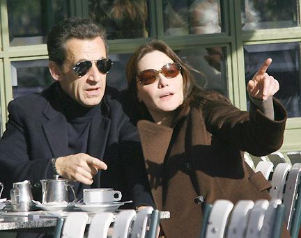 Sarkozy-Bruni : ils sont tous les deux pleins de fric !!!