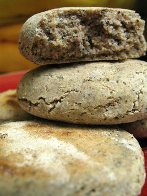 des petits pains de sarrasin aux graines de pavot