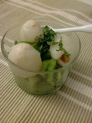 Verrine de kiwis, litchis, citron vert et menthe fraîche, Un dessert tout frais et léger...