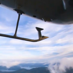 Voyage à 360° en dessous d’un hélicoptère