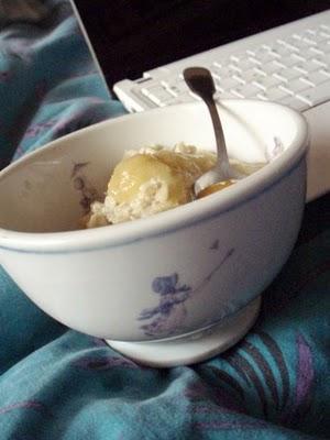 Porridge moominesque aux flocons d'avoine et pommes