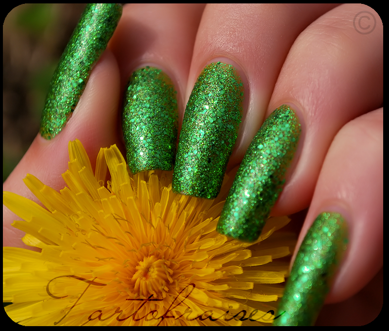 http://tartofraises.nailblogs.net/vernis/ORLY/pin-up/hereComesTrouble_10.png