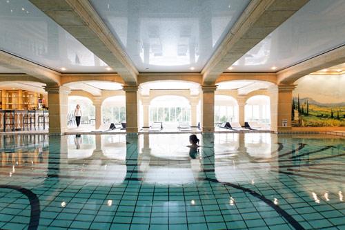 Ferme-St-Simeon-Un-hotel-par-jour-France-Normandie-piscine-hoosta-magazine