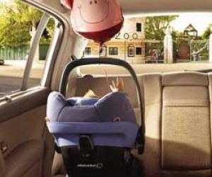 Les sièges auto dos à la route jusqu'à 2 ans aux EU