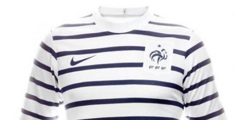 Et non. Jean-Paul Gaultier n'est pas le nouveau sélectionneur des Bleus.