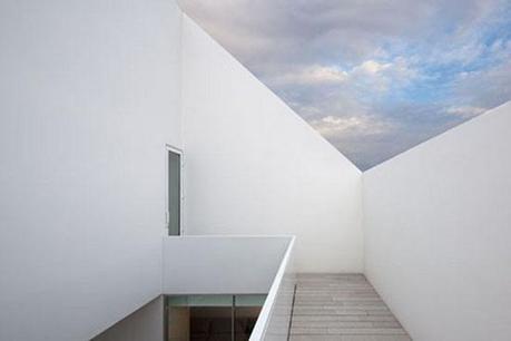 Une villa minimaliste à Leiria au Portugal - 9